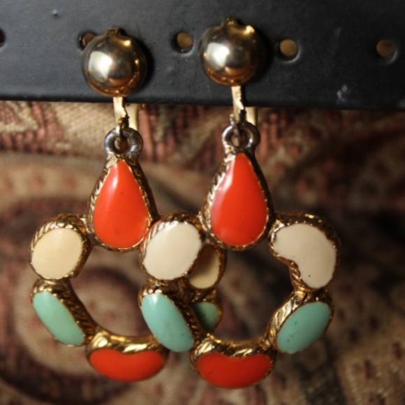 VINTAGE ☆Glow in the Dark☆ UV REACTIVE☆ Clip On Earrings - Picture 4 of 11